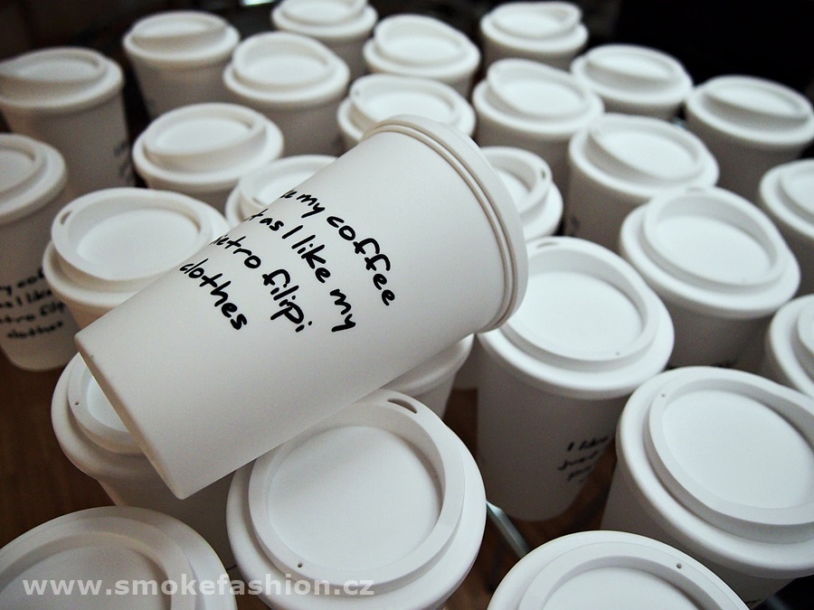 plastove hrnky latte